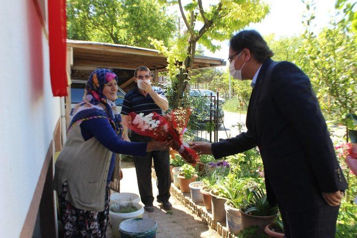 Anneler Gününde şehit annelerini yalnız bırakmadılar G1