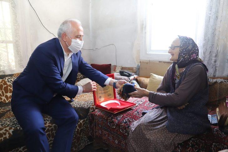 Gültak, şehit anneleri ve 100 yaşını geride bırakmış anneleri ziyaret etti G4