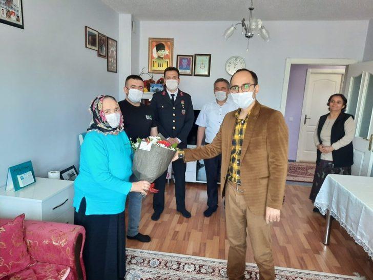 Kaymakam Vedat Yılmaz , şehit annelerini unutmadı G3