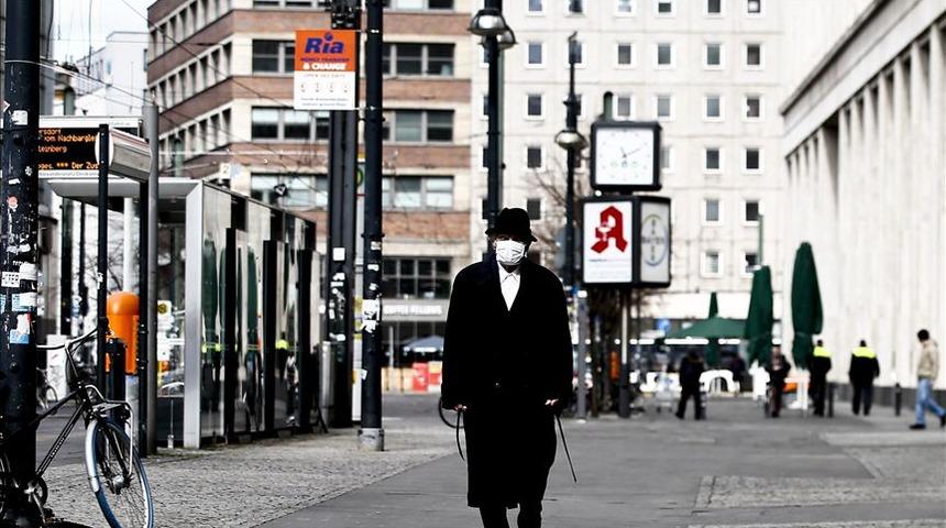 Tedbirleri gevşeten Almanya'ya k&ouml;t&uuml; haber: Bulaş oranı artıyor