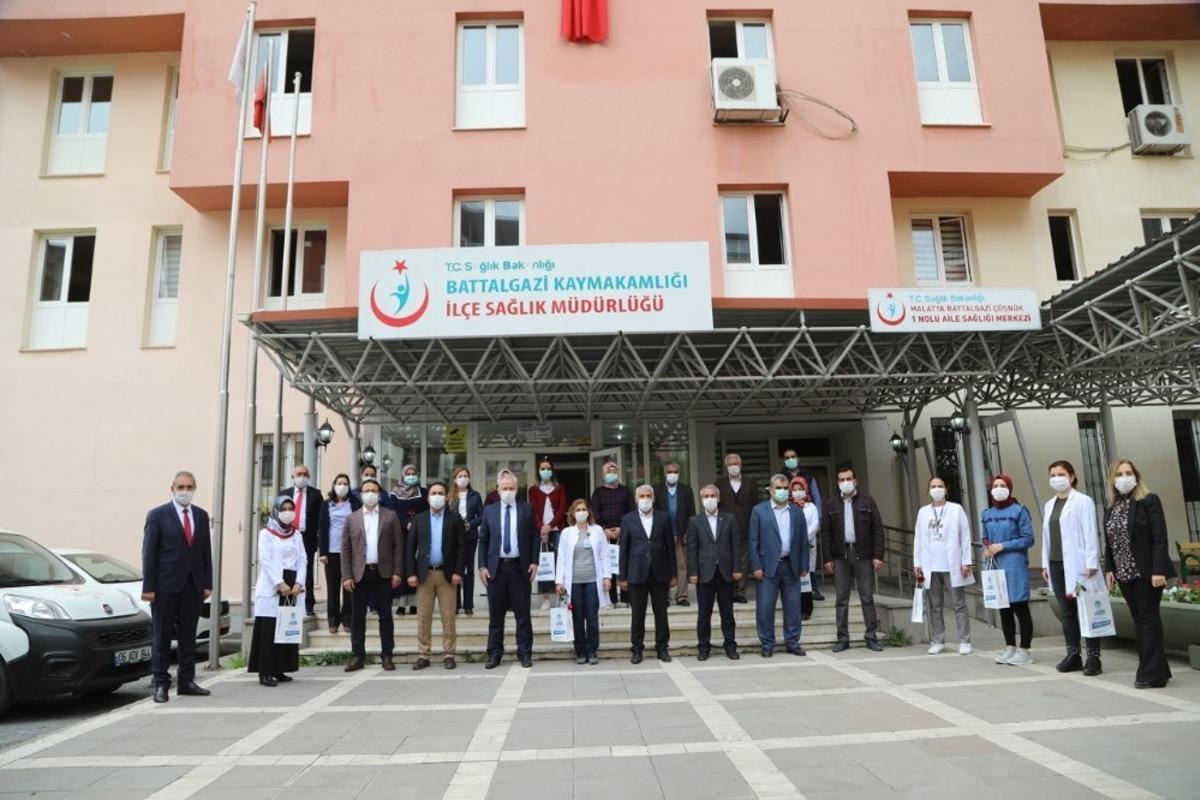 Sağlık &ccedil;alışanı anneler unutulmadı