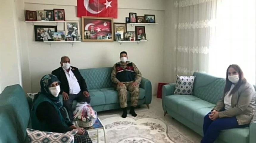 Jandarma&rsquo;dan Anneler G&uuml;n&uuml; hassasiyeti