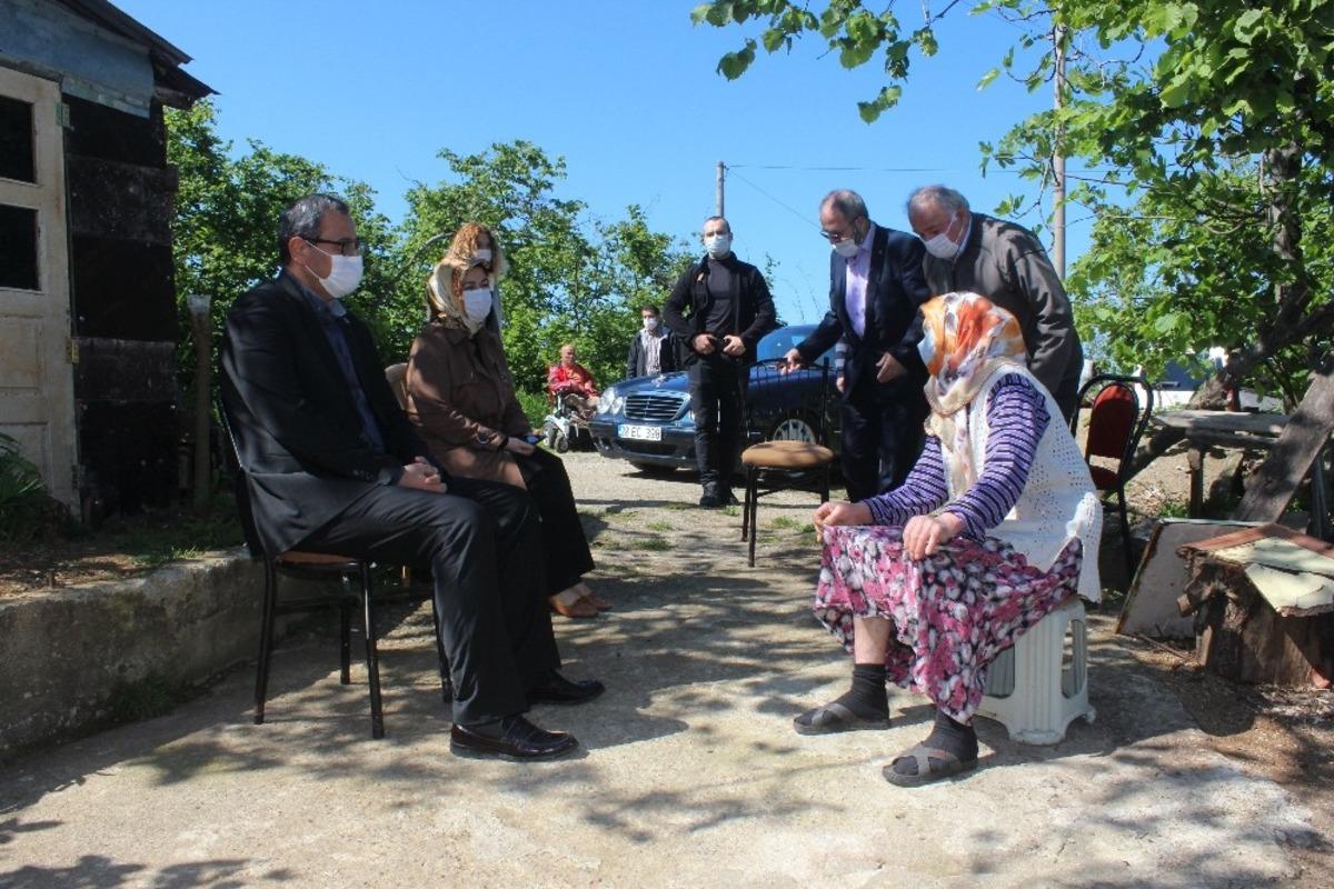 Giresun Valisi&rsquo;nden şehit annesine &lsquo;Anneler G&uuml;n&uuml;&rsquo; ziyareti