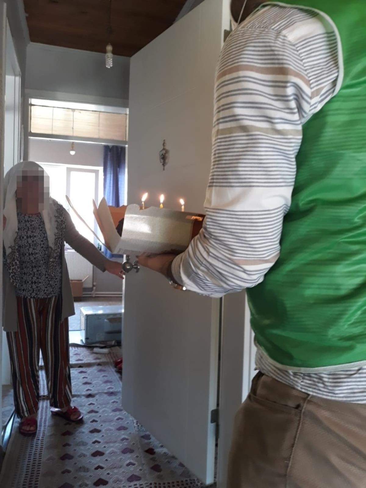 İHH yetim &ccedil;ocuklar ve annelerini unutmadı