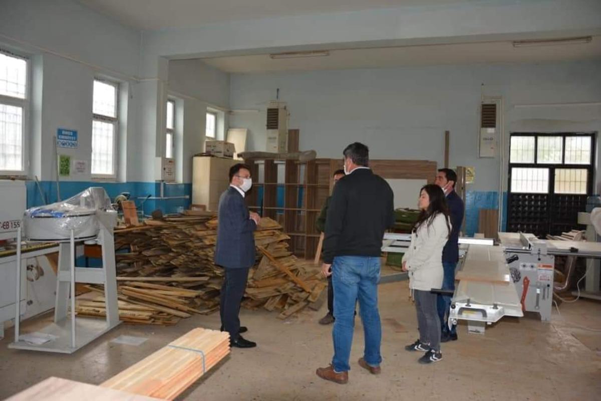 &Ouml;ğrenciler parkları yaza hazırlıyor