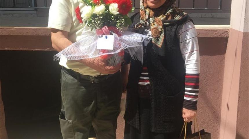 &Ouml;zel harekat polislerinden T&uuml;rkiye'nin ilk &ouml;zel harekat şehidi Yılmaz Mayuk'un ailesine ziyaret