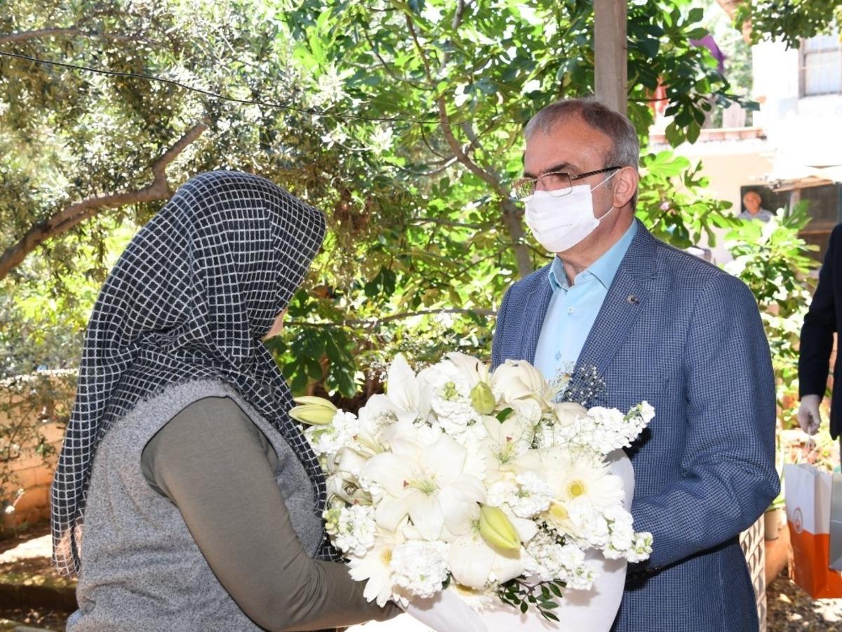 Vali Karaloğlu&rsquo;undan Şehit annelerine  &rsquo;Anneler G&uuml;n&uuml;&rsquo; ziyareti