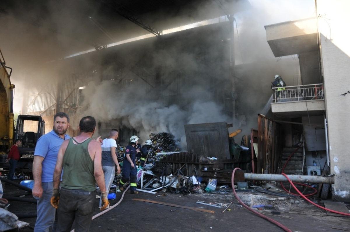 Antalya&rsquo;da iş yeri yangını