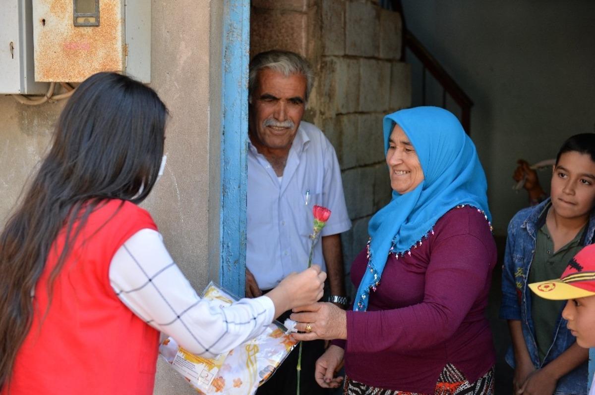 Kızılay&rsquo;dan annelere s&uuml;rpriz hediyeler
