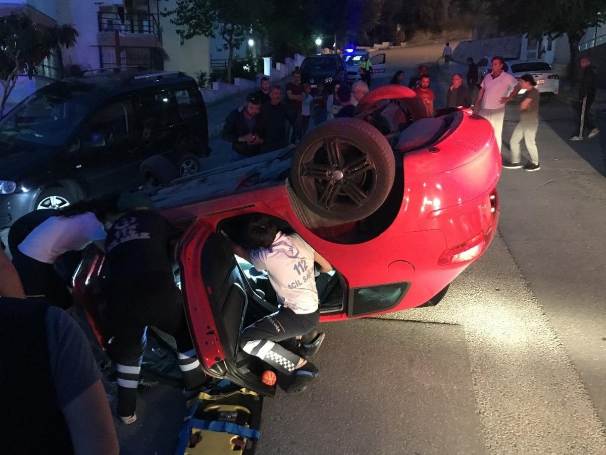 Eşinin kaza yaptığını g&ouml;r&uuml;nce sinir krizi ge&ccedil;irdi