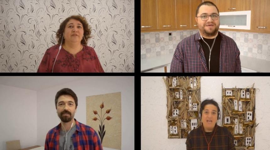 &Ouml;ğretmenler engelli &ccedil;ocukların anneleri i&ccedil;in &ccedil;alıp, s&ouml;ylediler