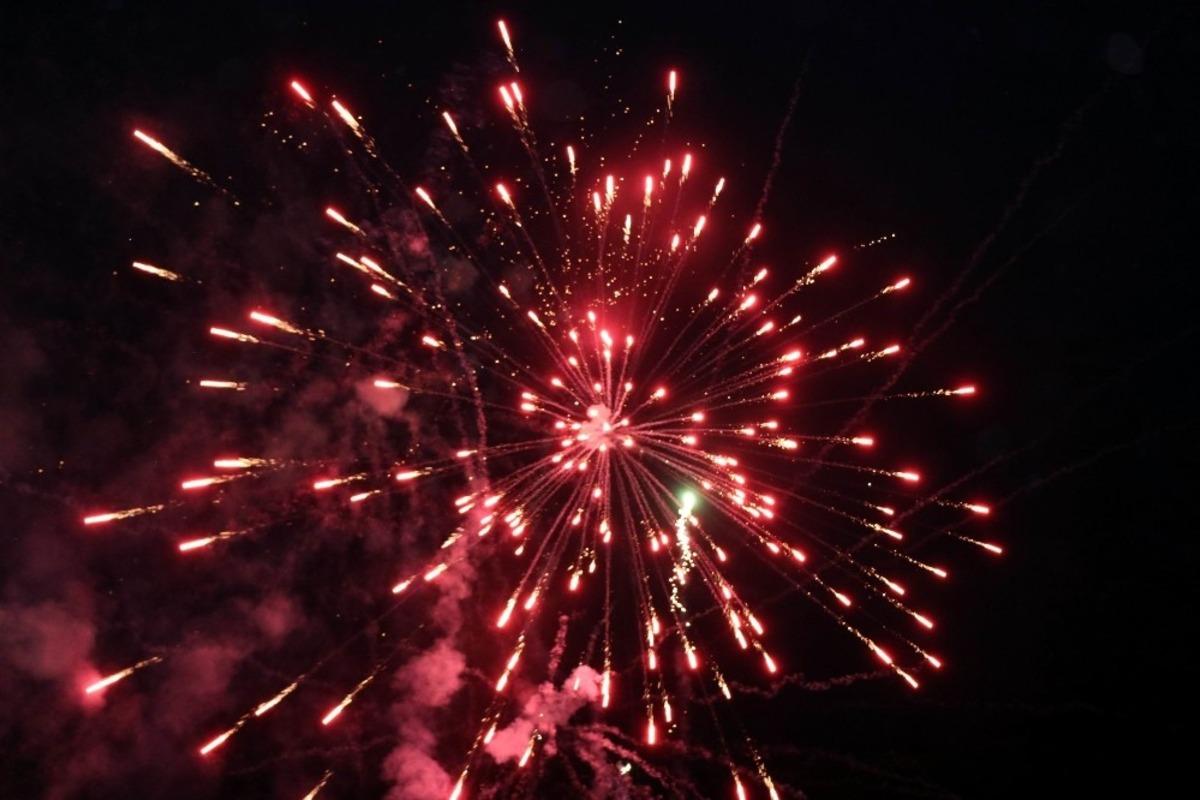 G&uuml;lşehir&rsquo;de Anneler G&uuml;n&uuml; havai fişek g&ouml;sterileri ile kutlandı