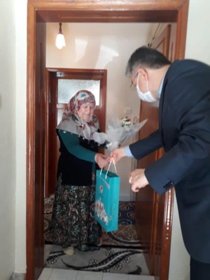 Kaymakam Yılmaz’dan şehit annelerine ziyaret G4