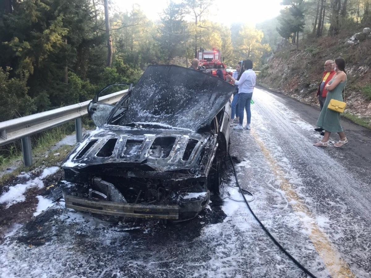 Marmaris&rsquo;te yanan ara&ccedil; kullanılmaz hale geldi