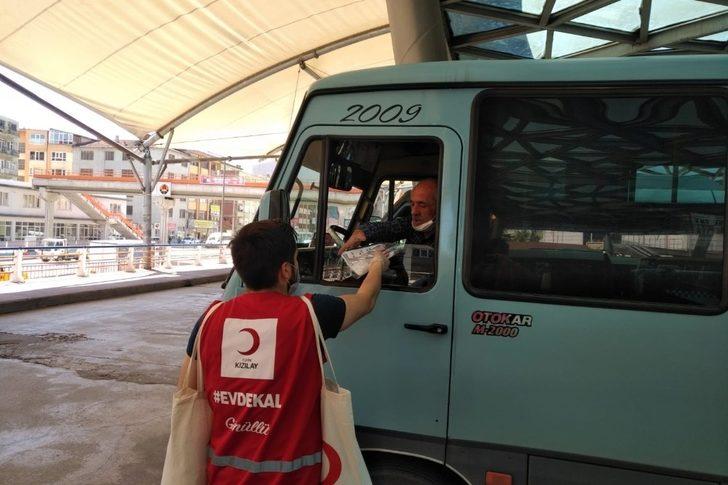 Türk Kızılay Karabük Şubesi 2 bin adet maske ve dezenfektan dağıttı G2