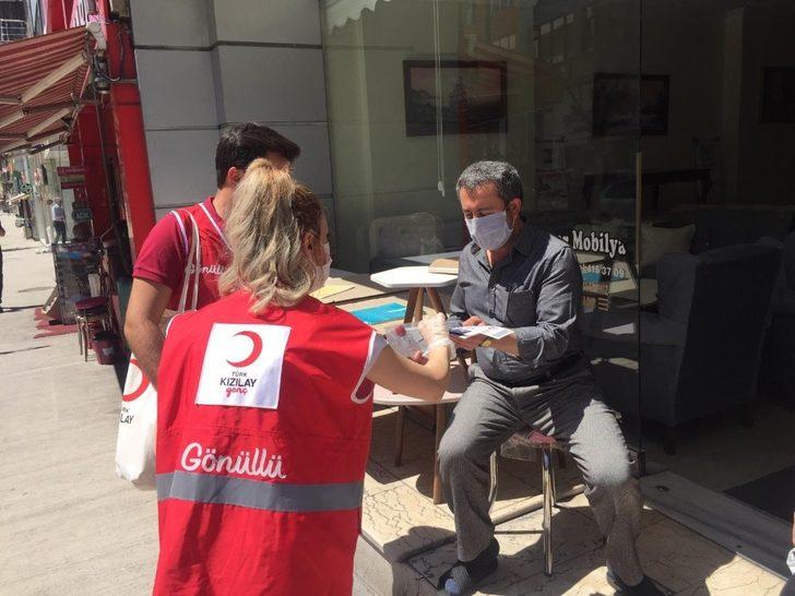 Türk Kızılay Karabük Şubesi 2 bin adet maske ve dezenfektan dağıttı G3