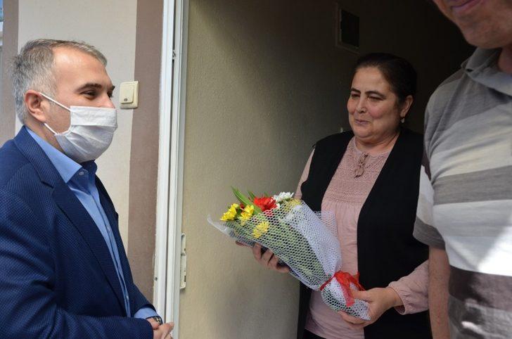 Kaymakam Duru, şehit annelerini unutmadı G1