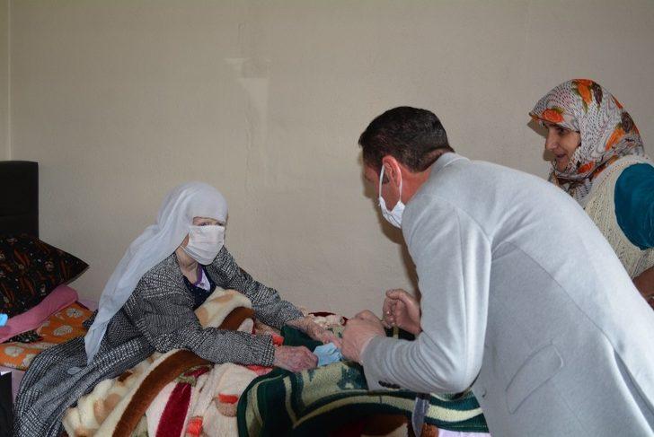 Valinin selamını alan şehit annesi gözyaşlarını tutamadı G5