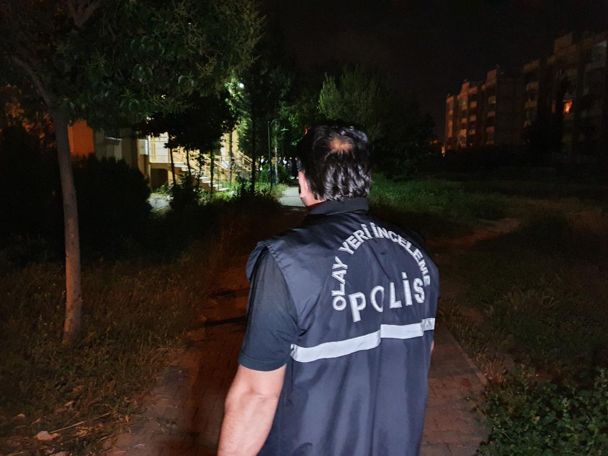 Tartıştığı kocasını tabancayla vurdu