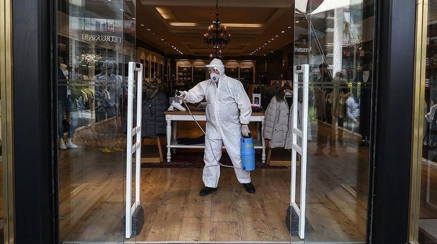 'Yeni normal'in ilk g&uuml;n&uuml;! AVM'ler berber ve kuaf&ouml;rler bug&uuml;n a&ccedil;ılıyor