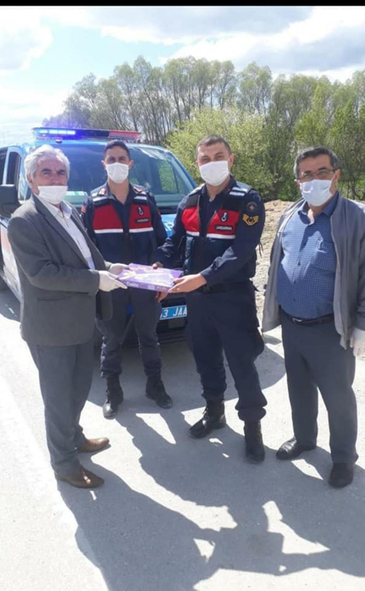 Başkan Şemsettin Akağa&ccedil;: "Polis ve askerimiz gece g&uuml;nd&uuml;z mesai yapıyor"