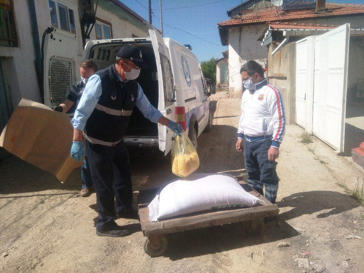 Karantinadaki vatandaş belediyeden hindi ve tavukları için yem istedi G1
