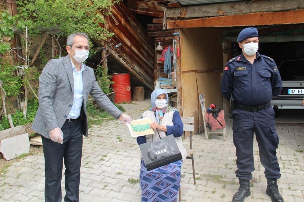 Bakan Soylu&rsquo;nun hediyelerini Kaymakam Pişkin annelere ulaştırdı