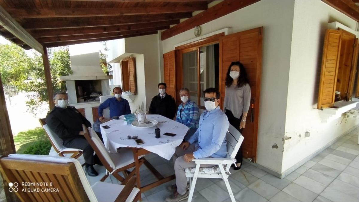 &Ccedil;eşme&rsquo;de şehit annesine Anneler G&uuml;n&uuml; ziyareti