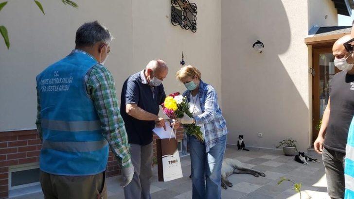 Çeşme’de şehit annesine Anneler Günü ziyareti G2