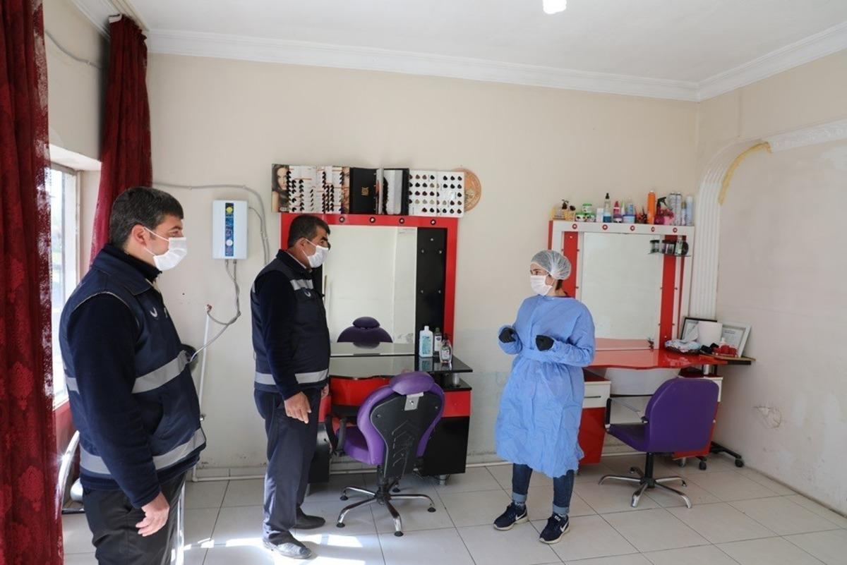 G&uuml;rpınar&rsquo;da berber ve kuaf&ouml;rler dezenfekte edildi