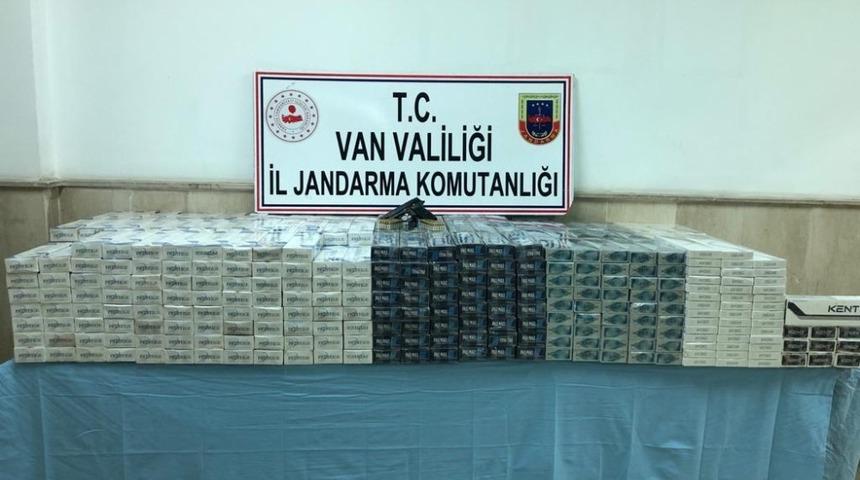 &Ccedil;aldıran&rsquo;da 8 bin paket ka&ccedil;ak sigara ve ruhsatsız tabanca ele ge&ccedil;irildi