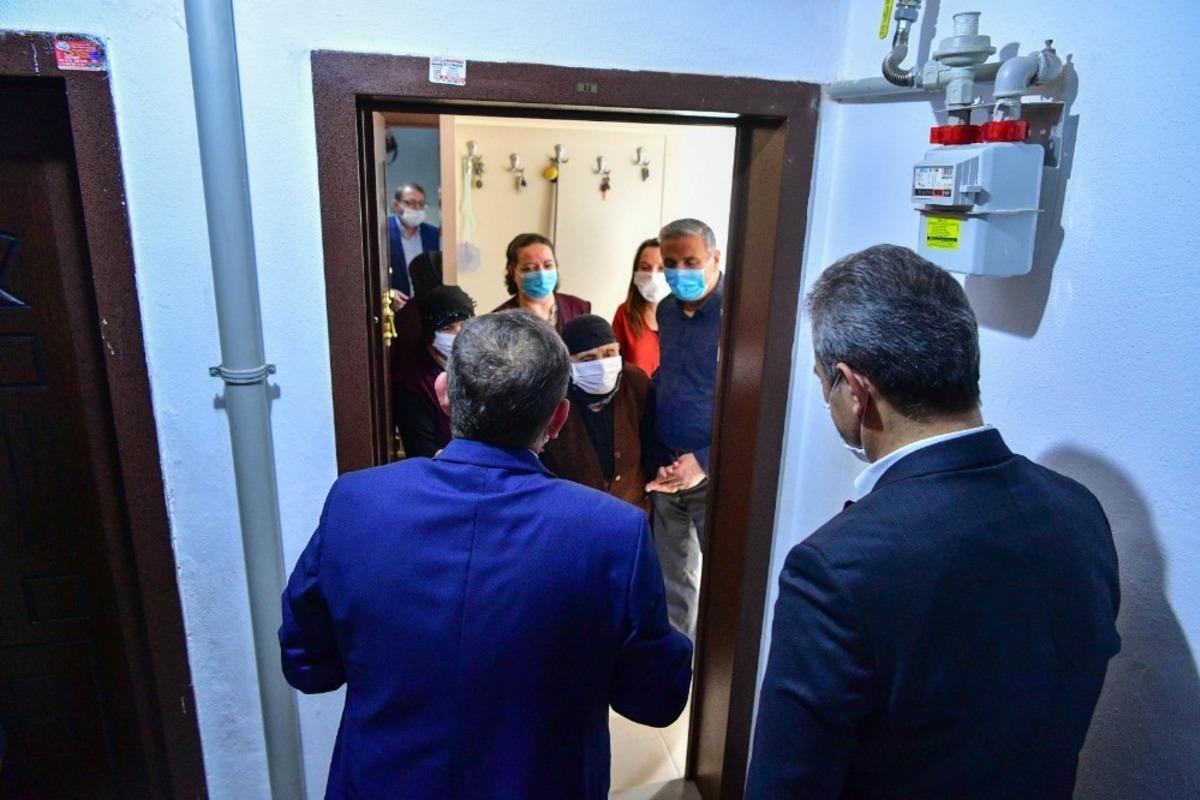 Kaymakam Polat ve Başkan K&ouml;se&rsquo;den Anneler G&uuml;n&uuml;&rsquo;nde anlamlı ziyaret