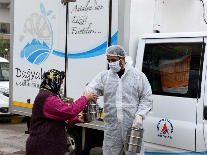 Her gün 3 bin 100 kişiye iftarlık yemek G1