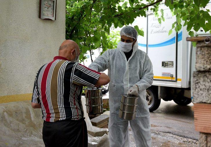 Her gün 3 bin 100 kişiye iftarlık yemek G4