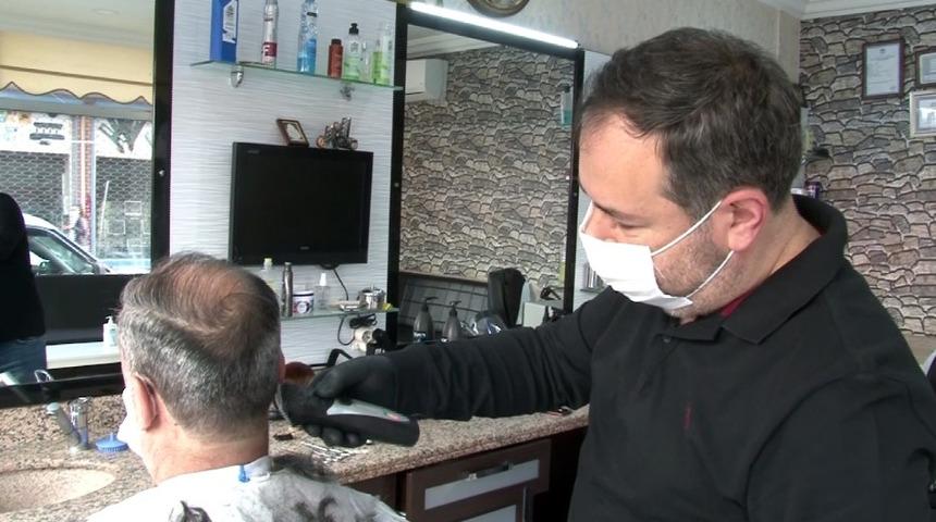 Yasak bitti berberler işe başladı
