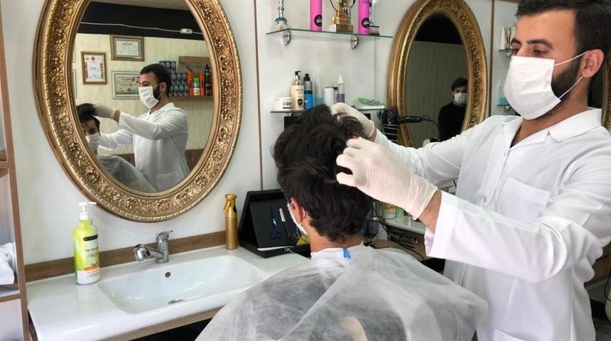 Mardin&rsquo;de berberlerin ilk mesaisi başladı