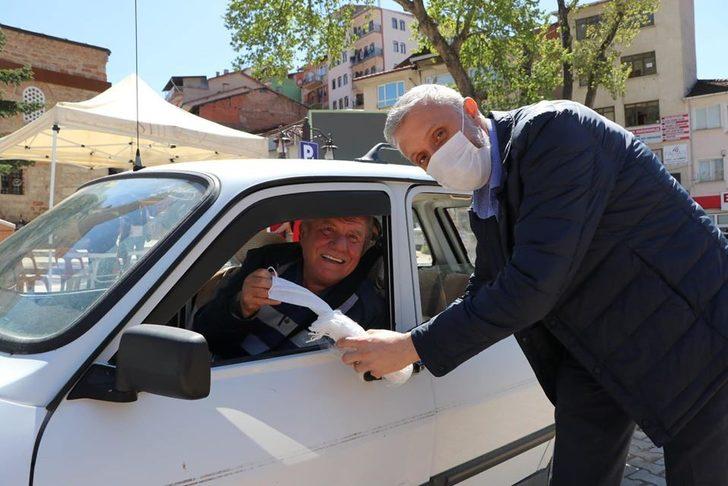 Belediye ekiplerinden vatandaşlara ücretsiz maske G3