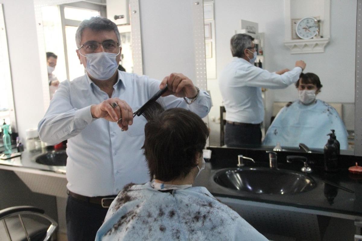 K&uuml;tahya&rsquo;da berber, kuaf&ouml;r ve g&uuml;zellik salonları yeniden faaliyete ge&ccedil;ti