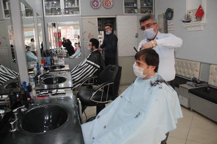 Kütahya’da berber, kuaför ve güzellik salonları yeniden faaliyete geçti G3