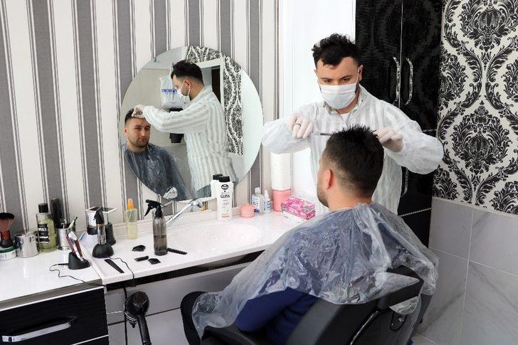 Berber ve kuaförler kepenk açtı, tıraş olan vatandaşların yüzü güldü G2