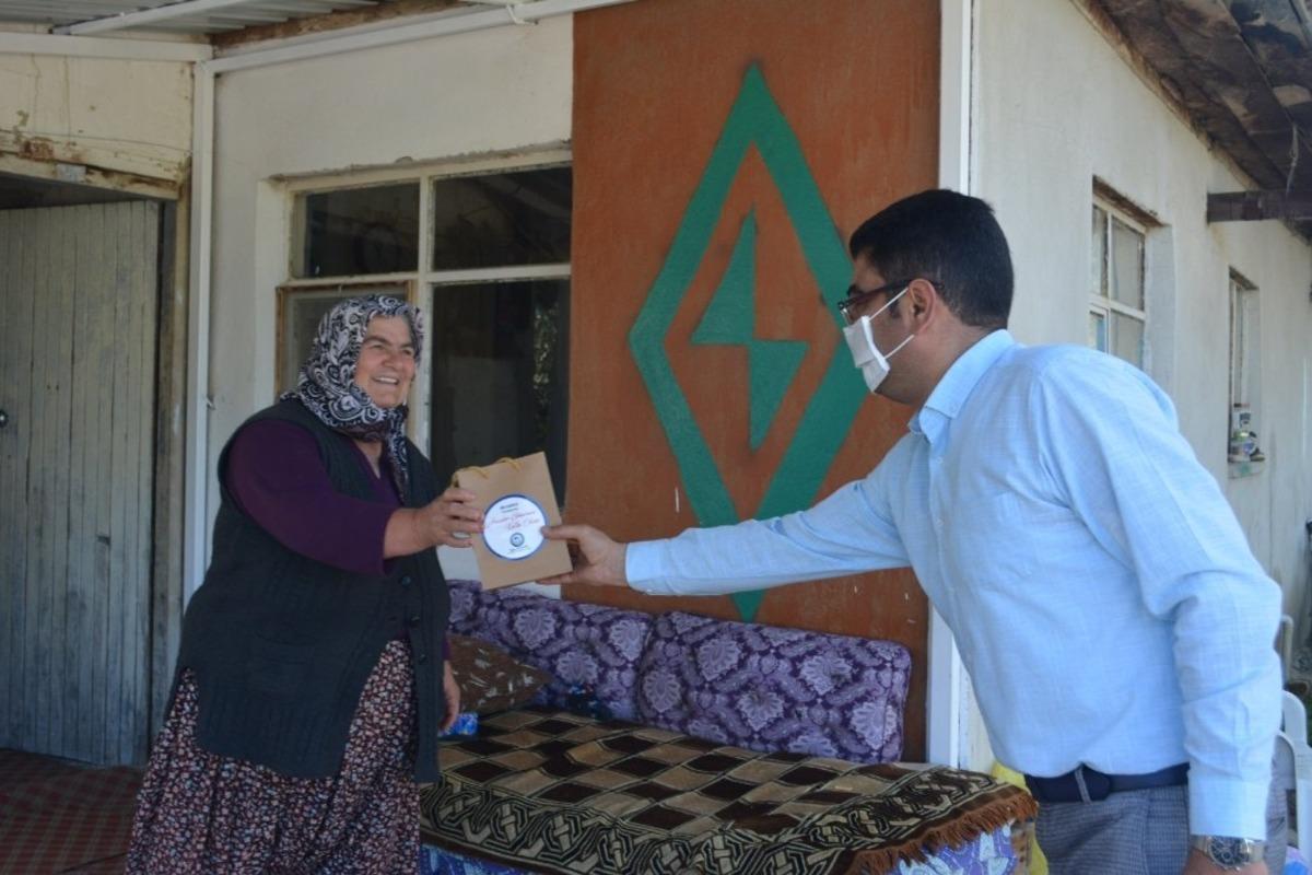 Başkan G&uuml;ng&ouml;r&rsquo;den şehit annesine ziyaret