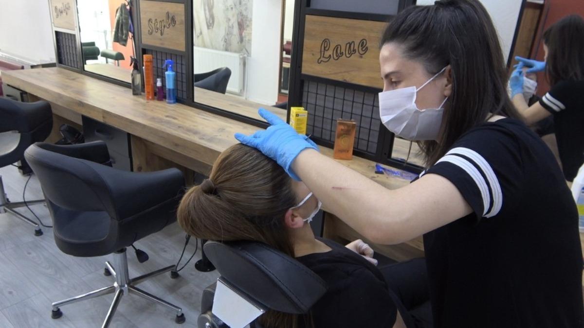 Denizli&rsquo;de berber ve kuaf&ouml;rler yaklaşık 2 ay sonra faaliyete başladı