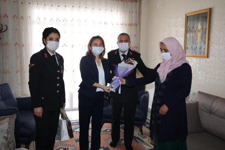 Siirt’te jandarmadan şehit annelerine sürpriz G3