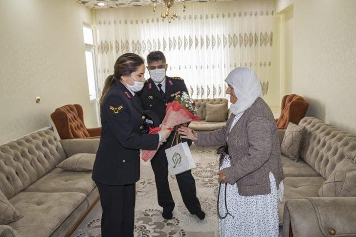 Siirt’te jandarmadan şehit annelerine sürpriz G4