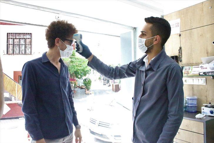 Uşak’ta berber ve kuaförler iş başı yaptı G4