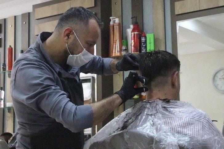 Uşak’ta berber ve kuaförler iş başı yaptı G5