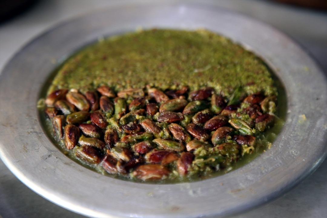 İftar sofralarının tescilli tatlısı: Antakya k&uuml;nefesi