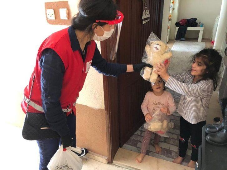 Türk Kızılay Bursa salgınla mücadele günlerini evlerinde geçiren çocukları unutmadı G5