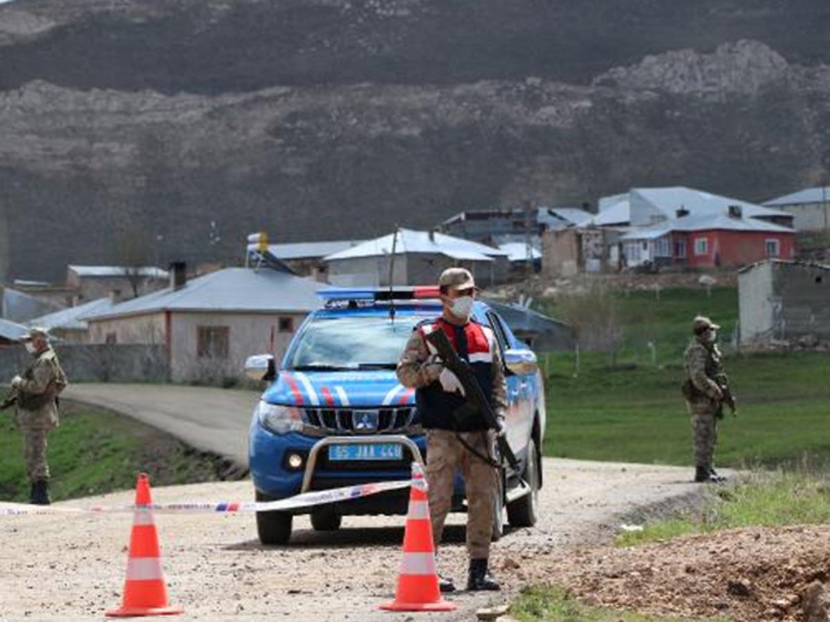 Muhtarı g&ouml;revden alınan mahallede koronavir&uuml;s vaka sayısı artıyor