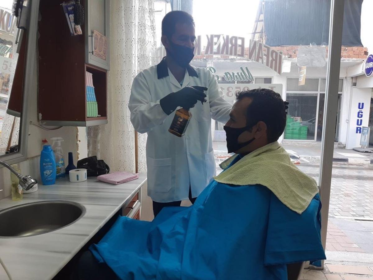 Selendili berber ve kuaf&ouml;rler iş başı yaptı